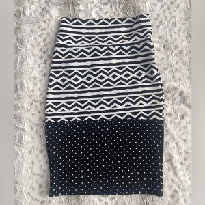 LuLaRoe Cassie Pencil Skirt.  Sz Small. Never Worn